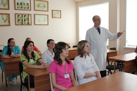 Омские студенты-медики научатся оперировать по видео