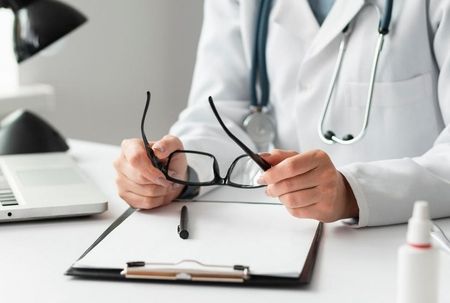 Об обстоятельствах, влияющих на соблюдение принципов независимости и объективности судебно-медицинской экспертизы при её проведении  на  территории субъекта Федерации, где произошла врачебная ошибка